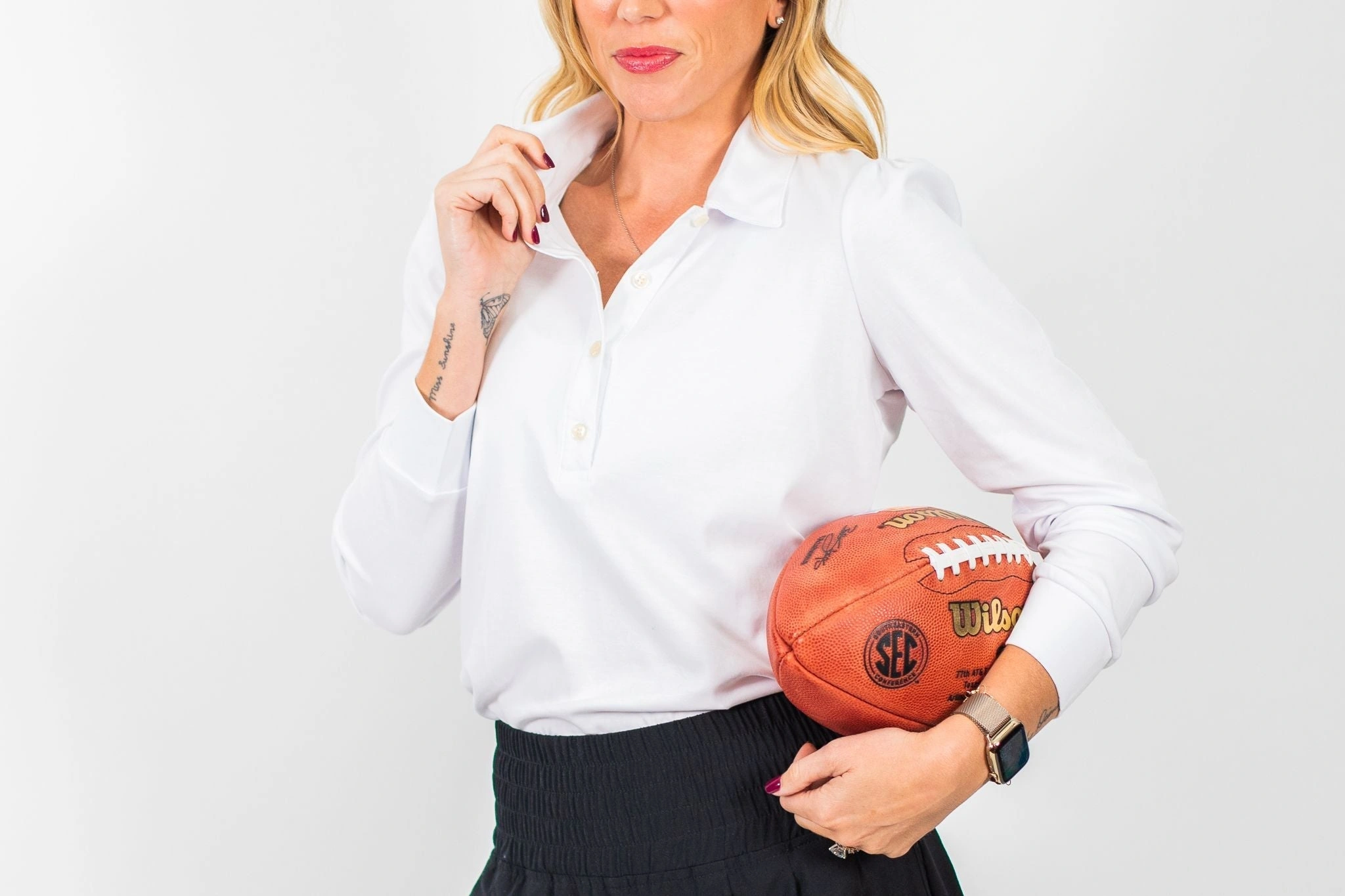 Amanda's Timeless Tee: Long Sleeves, Solid Style – A Classic Reimagined.